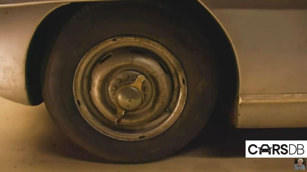 detail-hiding-dust-means-rarest-1000460336.jpg