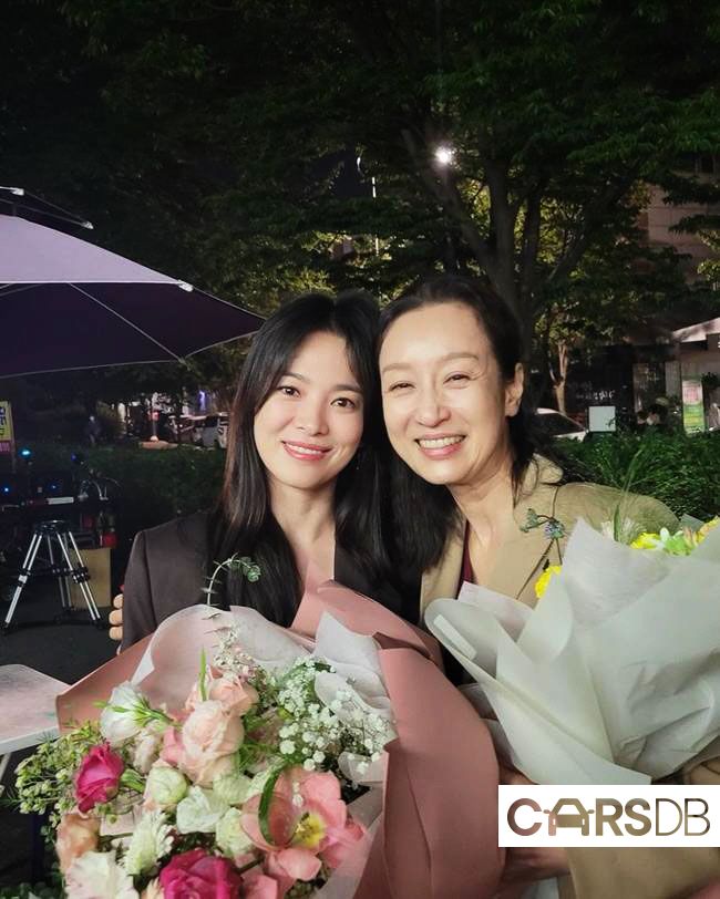 song-hye-kyo-big-gift-for-her-motherlovely-7892601.jpg