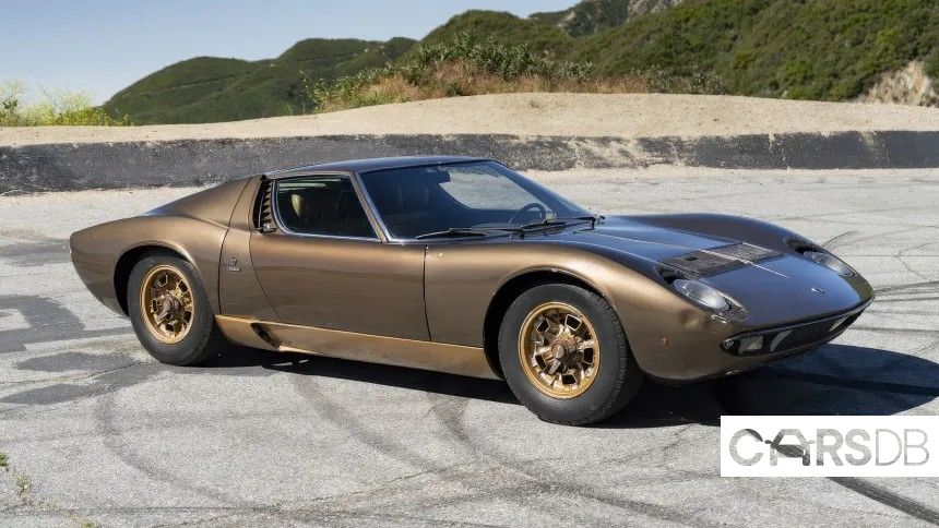rare-lamborghini-parked-in-a-living-room-for-40-years-they-tear-down-a-wall-to-get-it-out-thumbnail_16.jpg.jpg