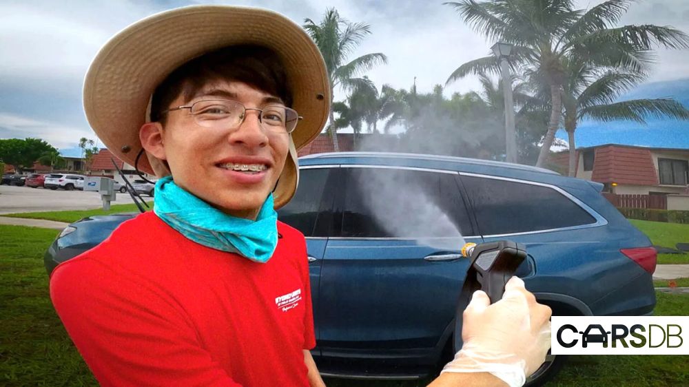 107288205-1692287737359-MM_Roblero_clean_01.jpg