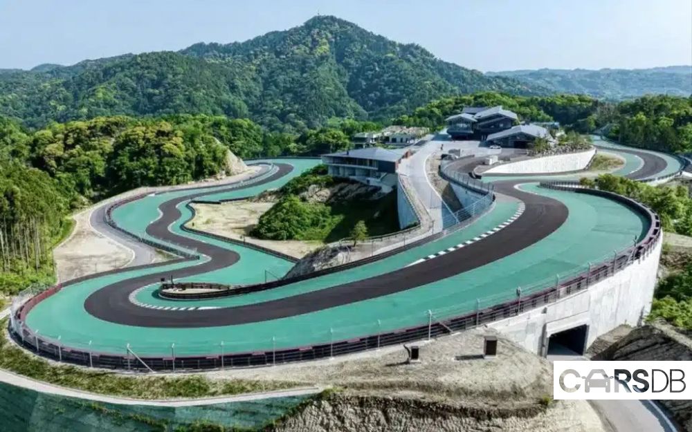 Custom-Japanese-Racetrack-Magarigawa-Club-1024x640.jpg