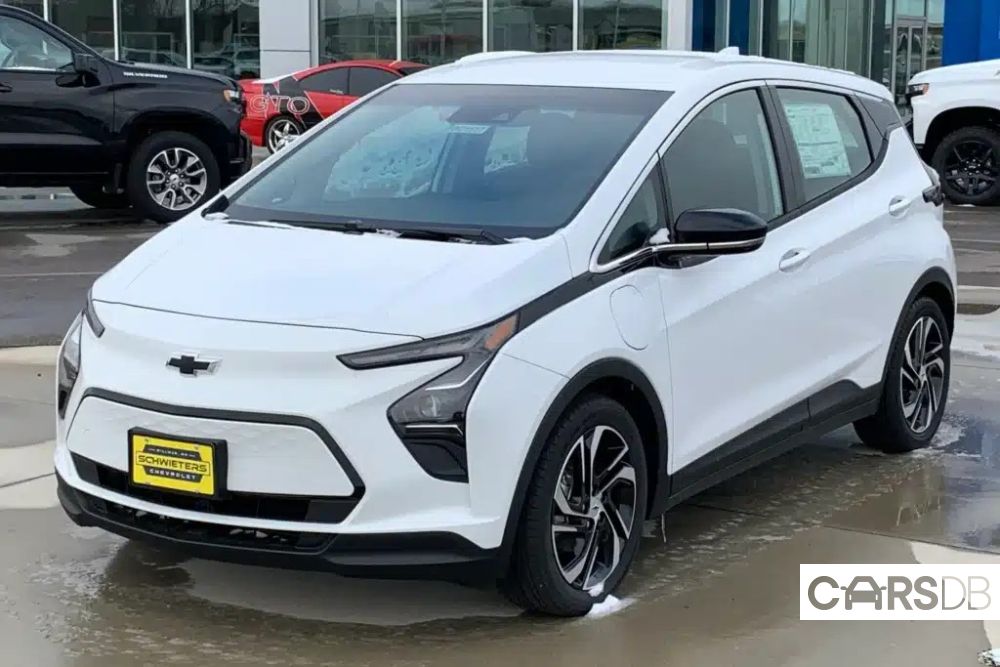 2022_Chevrolet_Bolt_EV_United_States_front_view-1024x683.jpg