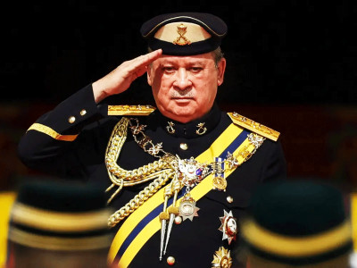 Malaysia's new king is a billionaire with a collection of 300 luxury cars, his own private army, and family ties to Hitler