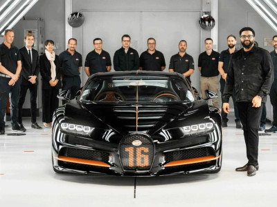 After a wait of 2 years, a Canadian entrepreneur has taken delivery of the final Bugatti Chiron. The customized 1500-HP supercar customized through the Ser Mesure program was priced upwards of $3 million.