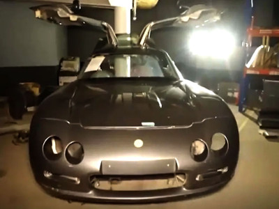 Explorers find secret underground barn find only accessible by huge drop that has millions of dollars worth of car