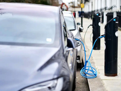UK needs to ‘step up’ to fix ‘worst ever’ electric vehicle crisis as drivers refuse to switch