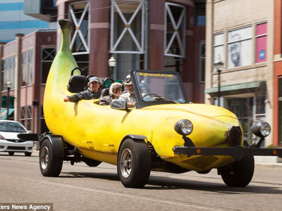A really a-peeling motor: Man spends $25,000 turning car into a fully driveable BANANA... (and he wants to drag race the Oscar Meyer Weiner mobile)British expat spends $25,000 turning car into a driveable BANANA