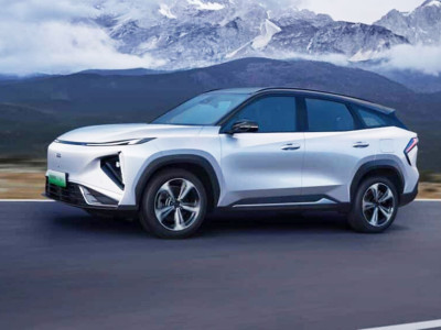 Geely Galaxy L7 EM-i PHEV with 1,240 km range launched starting at 16,000 USD