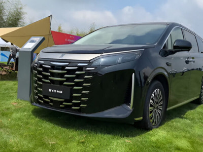 BYD က Xia minivan ကို ပြည်ပဈေးကွက်တွင် M9 ဟူသော အမည်ဖြင့် ဖြန့်ချိမည်ဖြစ်ပြီး ပထမဆုံးအသုတ်မှာ သင်္ဘောတင်ပို့ရန် အသင့်ဖြစ်နေ