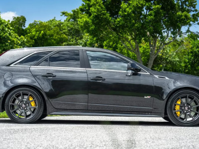 နီကိုလပ်ကေ့ဂျ် စီးခဲ့သော Cadillac CTS-V ဝက်ဂွန်း လေလံတင်ရာ စက္ကန့် ၆၀ အတွင်း ရောင်းထွက်ခဲ့