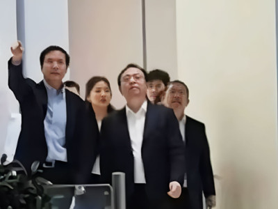 BYD စီအီးအိုက Xiaomi ၏ ကားစက်ရုံသို့ သွားရောက်လည်ပတ်ရာ Lei Jun က ကြိုဆိုခဲ့သည့် သတင်းများ ပေါက်ကြားလာ