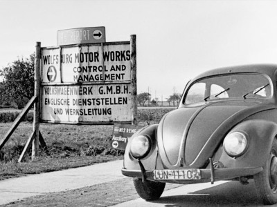 ဒုတိယကမ္ဘာစစ်ကြီးအပြီး Volkswagen စက်ရုံကြီးကို ဖြိုချဖျက်သိမ်းရန် စီစဉ်ခဲ့သော်လည်း ဗြိတိသျှ ဗိုလ်မှူးက စက်ရုံကို ထိန်းသိမ်းစောင့်ရှောက်ခဲ့မှုကြောင့် Volkswagen ကားများ မွေးဖွားလာနိုင်ခဲ့ပုံ
