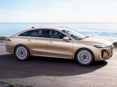 SAIC က range ကီလို ၂၀၅၀ ရှိသော Roewe M7 PHEV ကို ဒေါ်လာ ၁၃၇၀၀ မျှဖြင့် pre-sale စတင်ရောင်းချပေးလာ