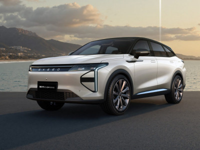 Chery Exeed Yaoguang C-DM Global Edition PHEV launched from 19,600 USD: 1,400 km range, updated powertrain